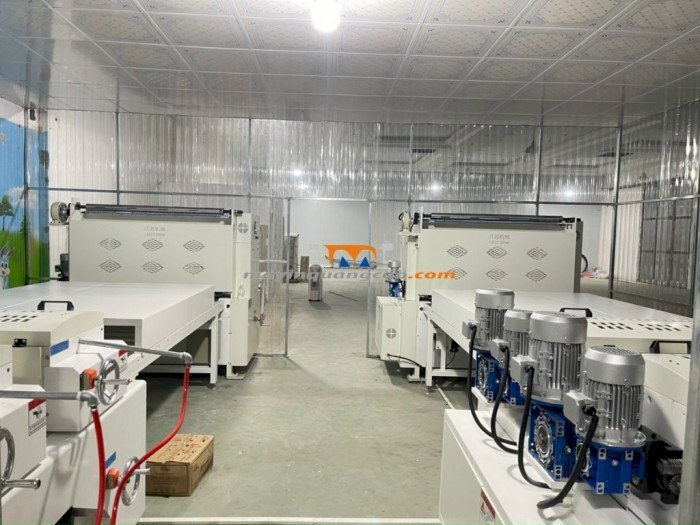 Dàn máy phủ bóng UV bằng màng PET công nghệ mới